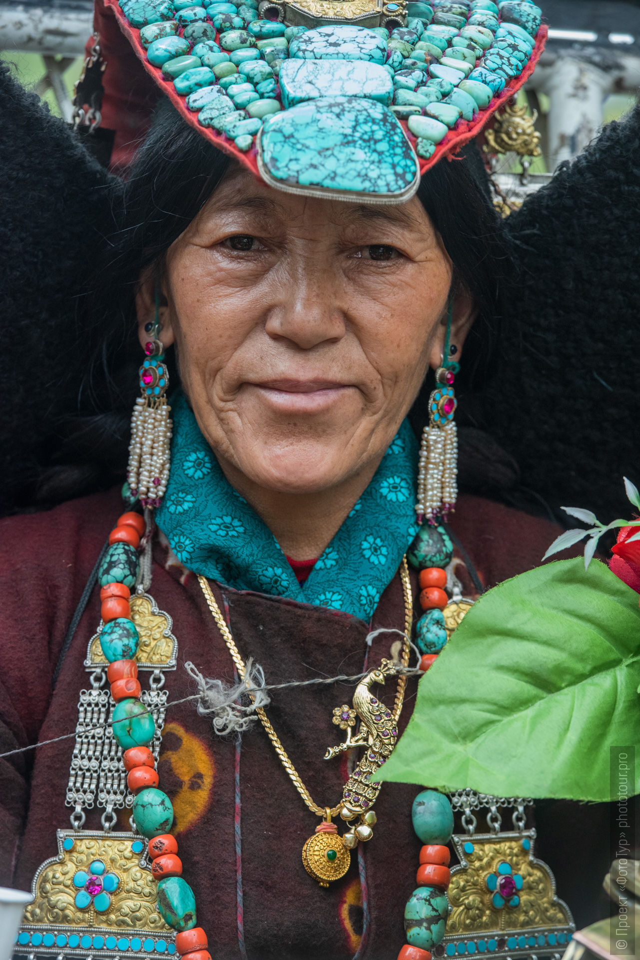 Ladakh woman in national clothes. Ladakh Tour for women, travel and acquaintance with the culture of Tibetan matriarchy.