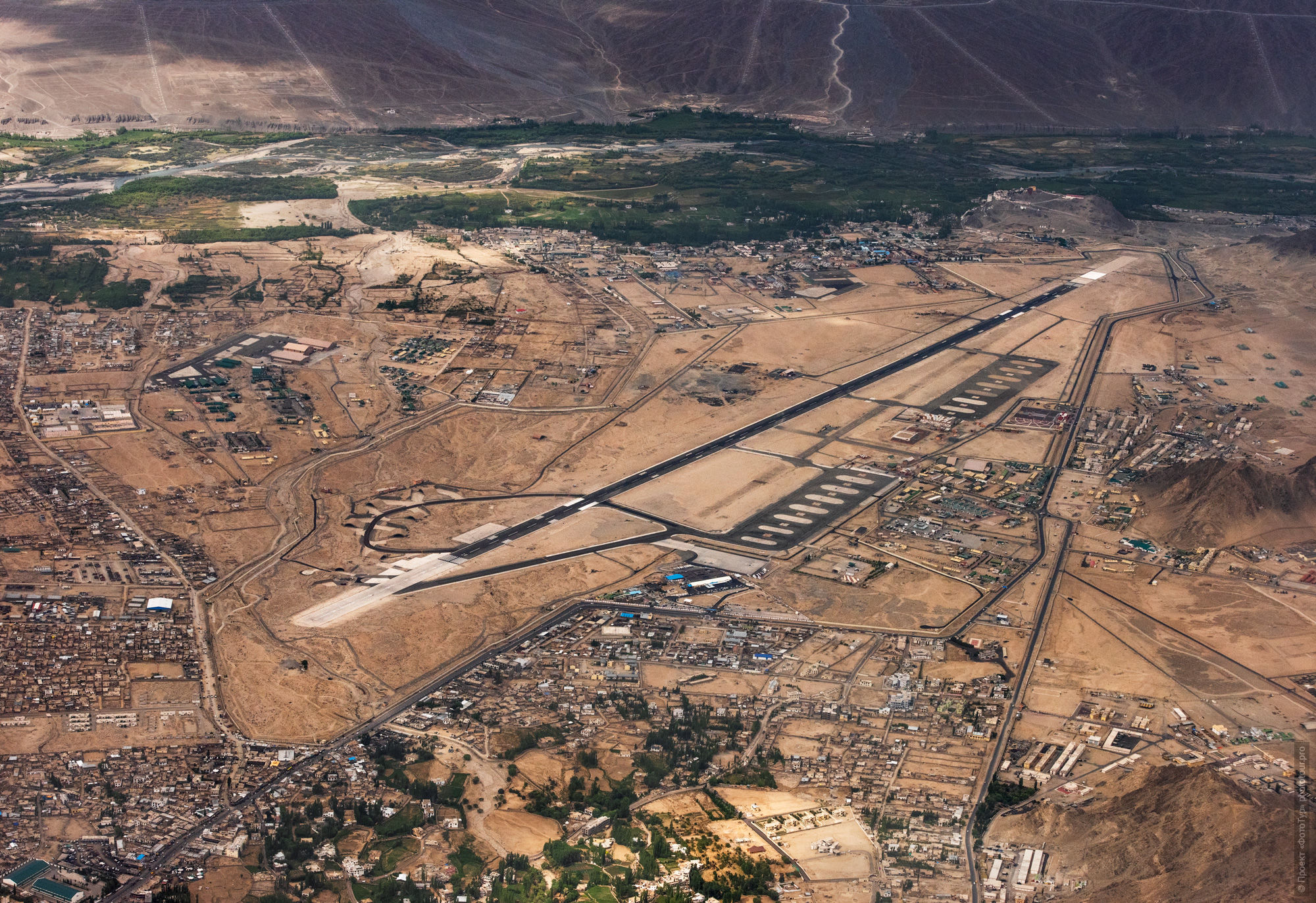 Airport Leh, Leh Valley, Ladakh. Expedition Tibet Lake-2: Pangong, Tso Moriri, Tso Kar, Tso Startsapak, Leh-Manali highway.