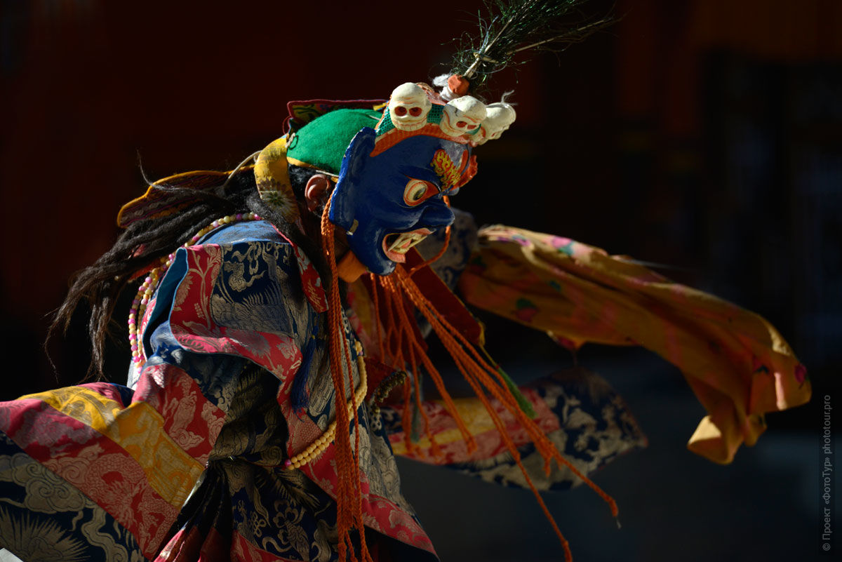 Cham dance at the Buddhist mystery in the gonps of Ladakh. Phototour Incredible Himalayas-2: Tsam dance at Tiksei monastery + Tso Moriri lake, Ladakh, Tibet, 11.11.-20.11.2020.