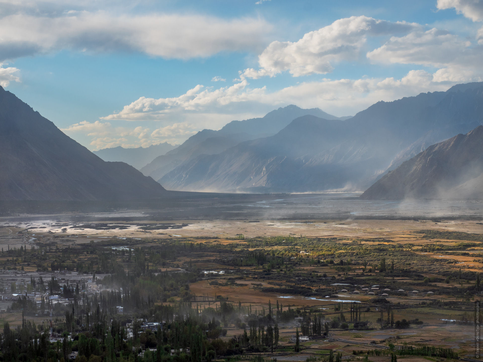 Nubra Valley. Expedition Tibet Lake-2: Pangong, Tso Moriri, Tso Kar, Tso Startsapak, Leh-Manali highway.
