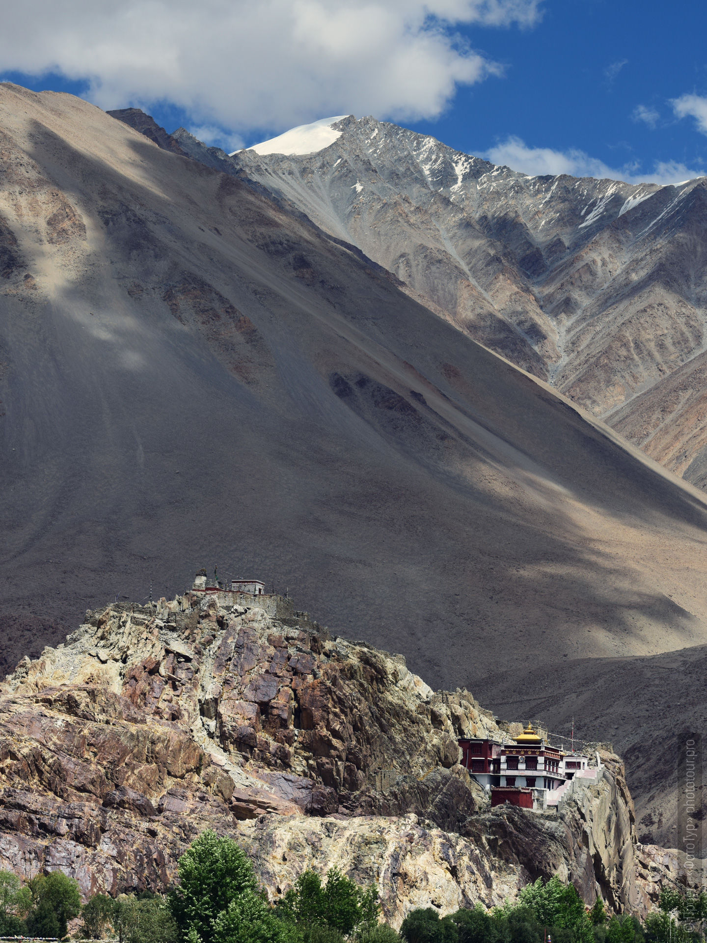 Buddhist monastery Tangze, Sashikul. Photo tour / tour Tibet of Lake-1: Pangong, Tso Moriri, Tso Kar, Tso Chiagar, Dance of Tsam on Lake Pangong, 08.07.-17.07.2022.