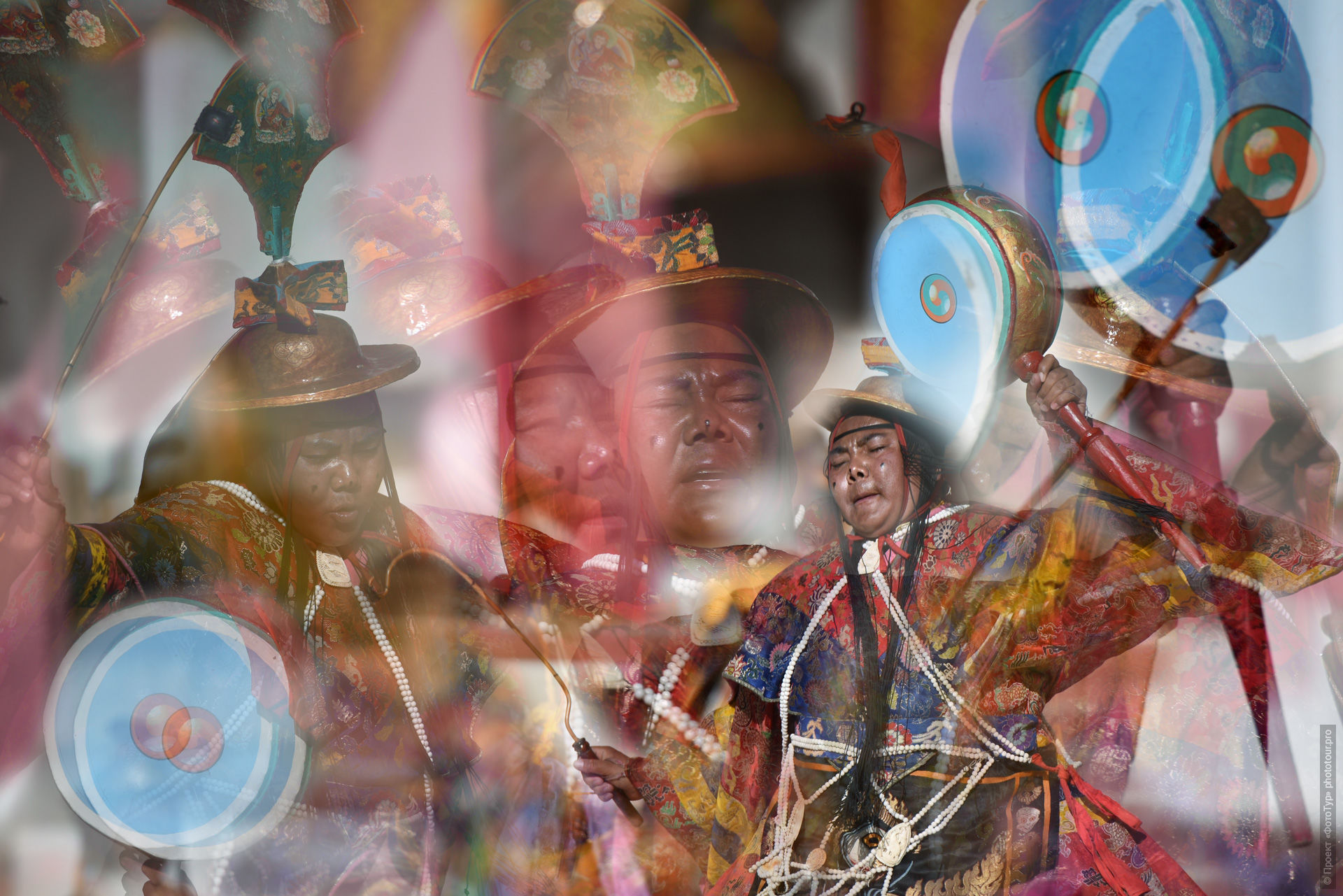 Dance with drums on the mystery of Sashikul. Photo tour / tour Tibet of Lake-1: Pangong, Tso Moriri, Tso Kar, Tso Chiagar, Dance of Tsam on Lake Pangong, 08.07.-17.07.2022.
