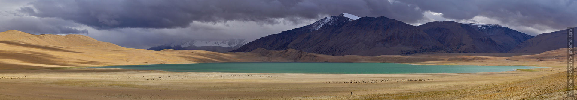 Chiagar Tso Lake. Photo tour / tour Tibet of Lake-1: Pangong, Tso Moriri, Tso Kar, Tso Chiagar, Dance of Tsam on Lake Pangong, 08.07.-17.07.2022.