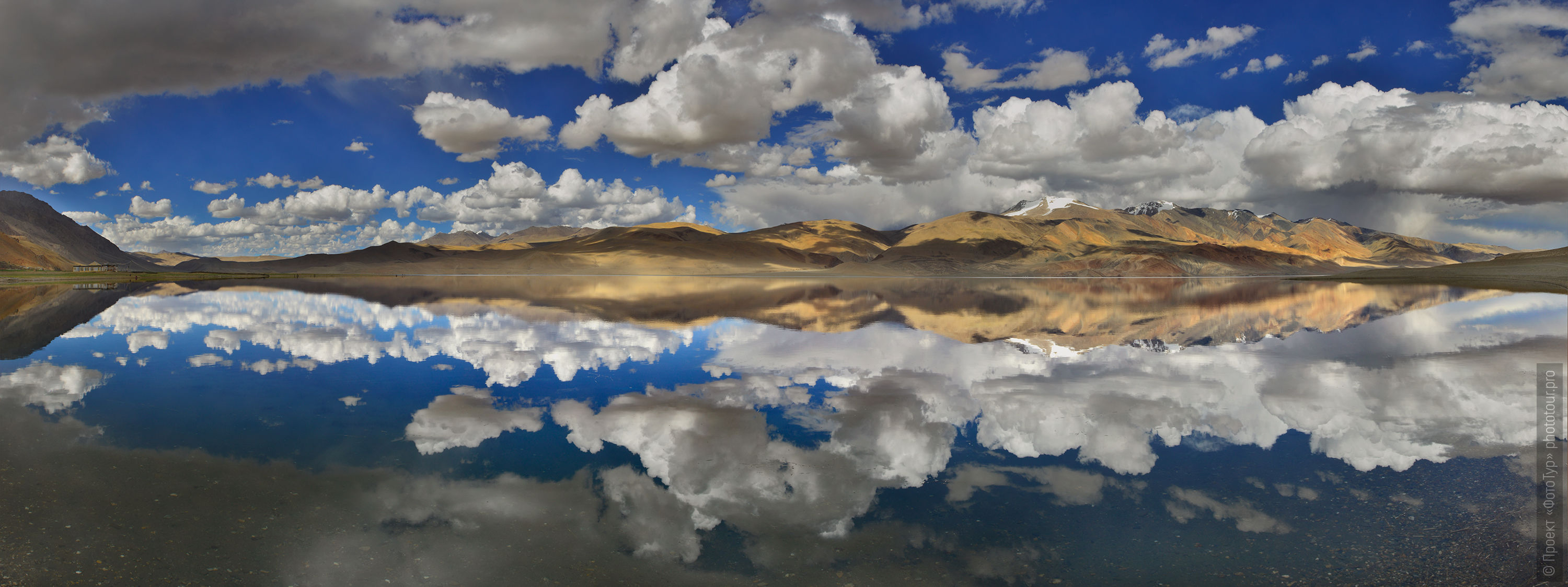 Mirror on Lake Tso Moriri. Photo tour / tour Tibet of Lake-1: Pangong, Tso Moriri, Tso Kar, Tso Chiagar, Dance of Tsam on Lake Pangong, 08.07.-17.07.2022.