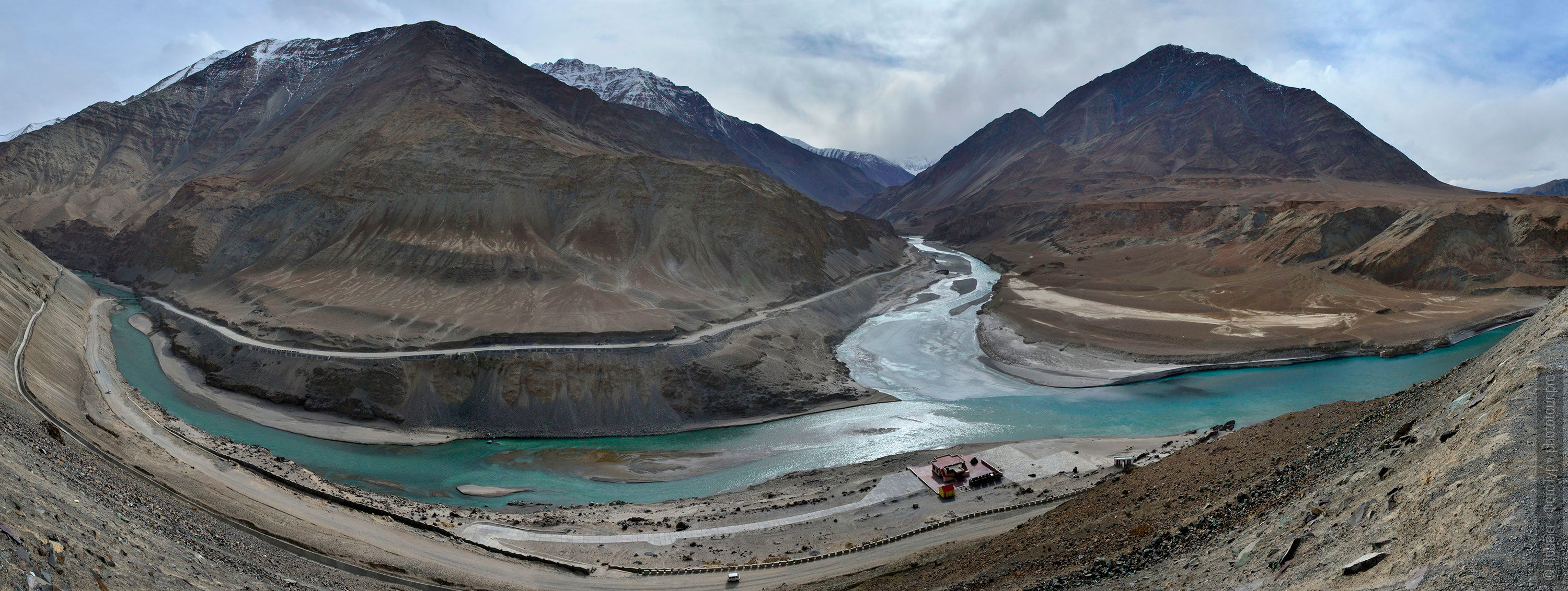 The confluence of the Indus and Zanskar rivers. Photo tour to Tibet for the Winter Mysteries in Ladakh, Stok and Matho monasteries, 01.03. - 03/10/2020