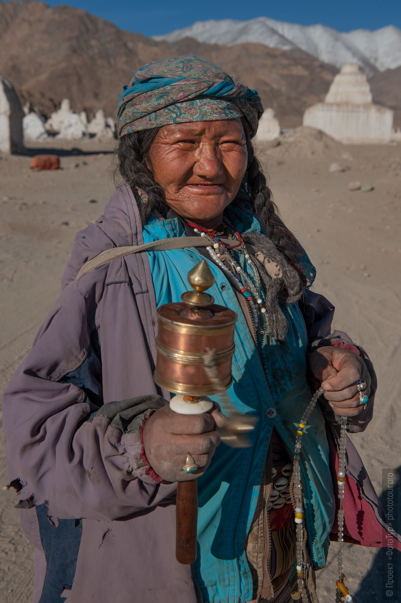 Tibetan grandmother during a retreat strike. Photo tour to Tibet for the Winter Mysteries in Ladakh, Stok and Matho monasteries, 01.03. - 03/10/2020